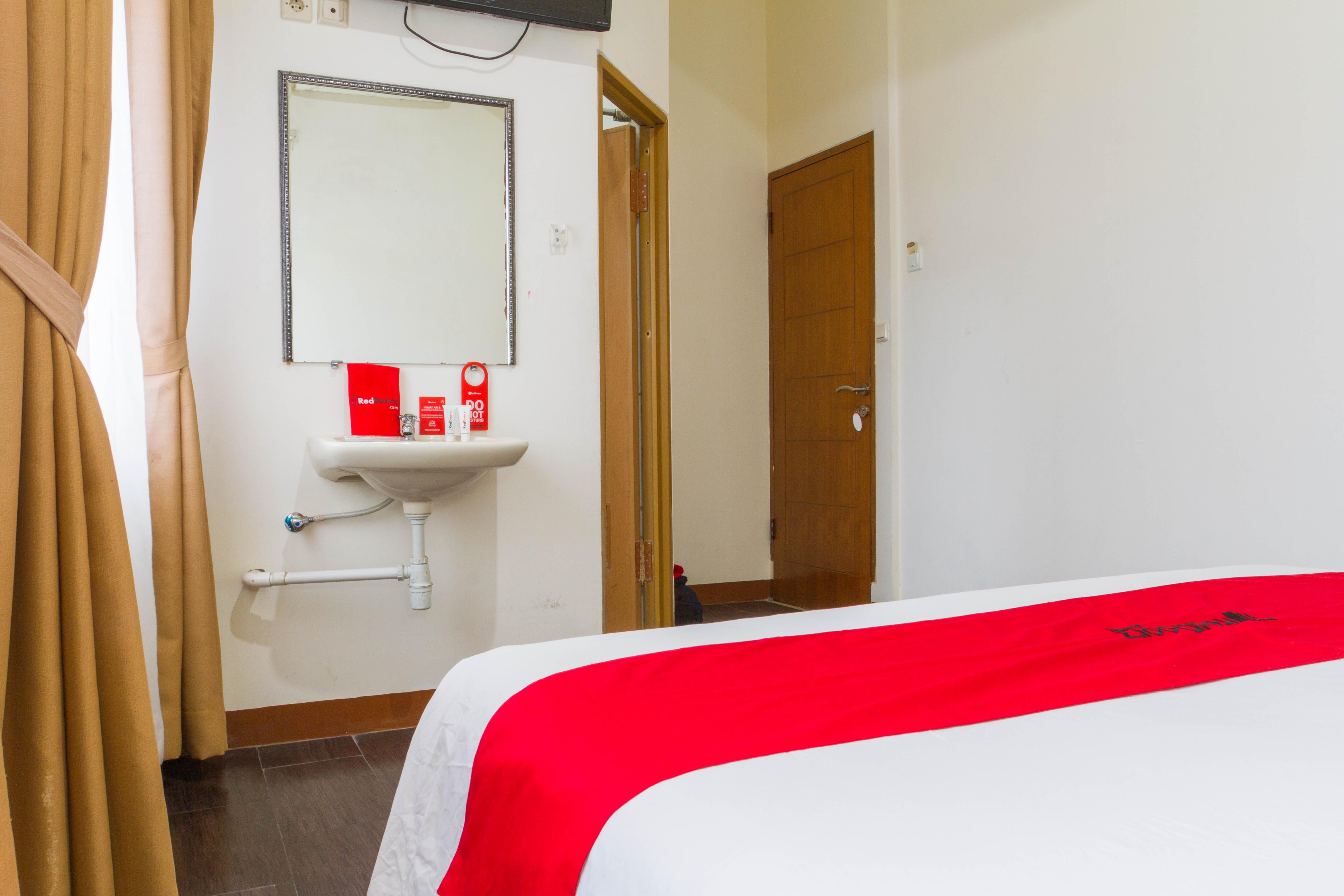 Reddoorz Plus @ Surapati 2 Bandung Eksteriør billede