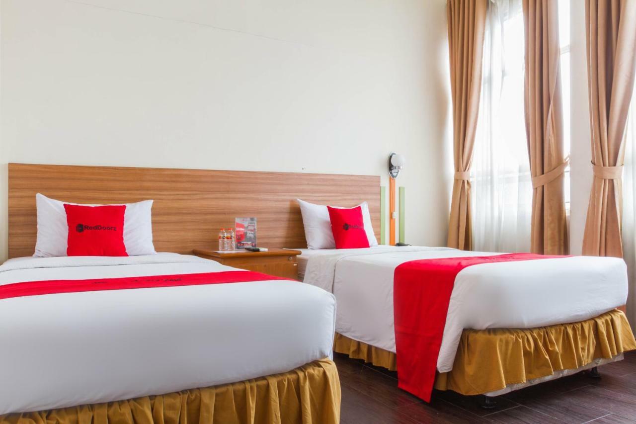 Reddoorz Plus @ Surapati 2 Bandung Eksteriør billede