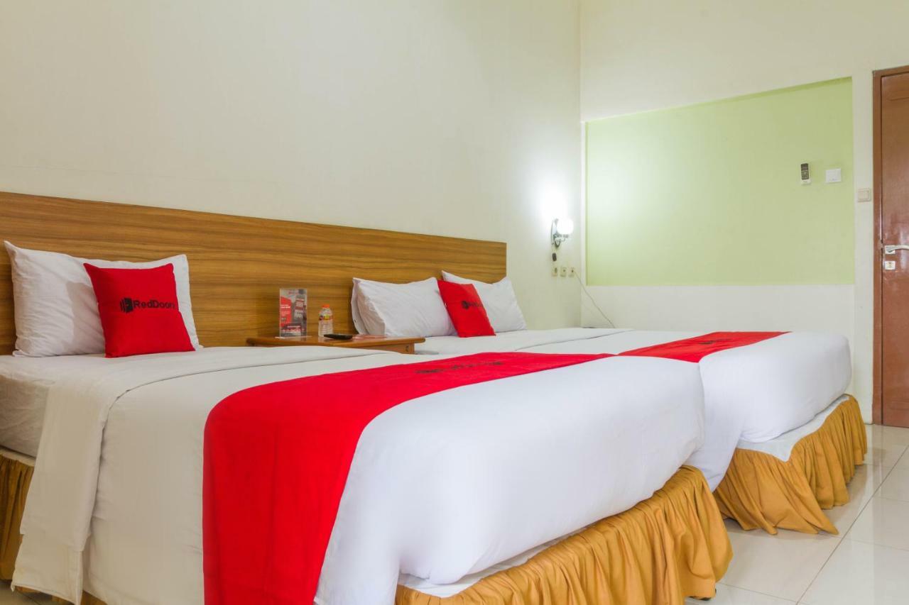 Reddoorz Plus @ Surapati 2 Bandung Eksteriør billede